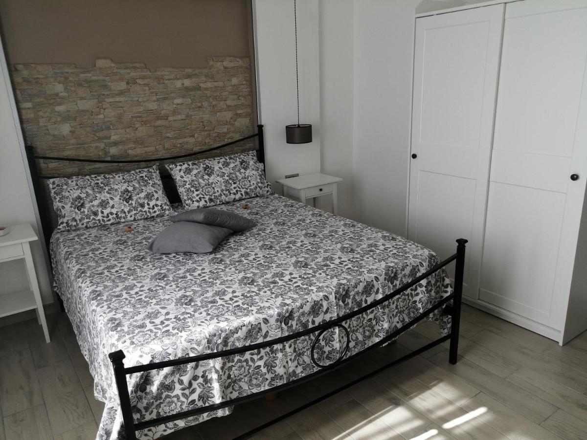 Prima Stella Tourist Rooms Minturno Eksteriør billede